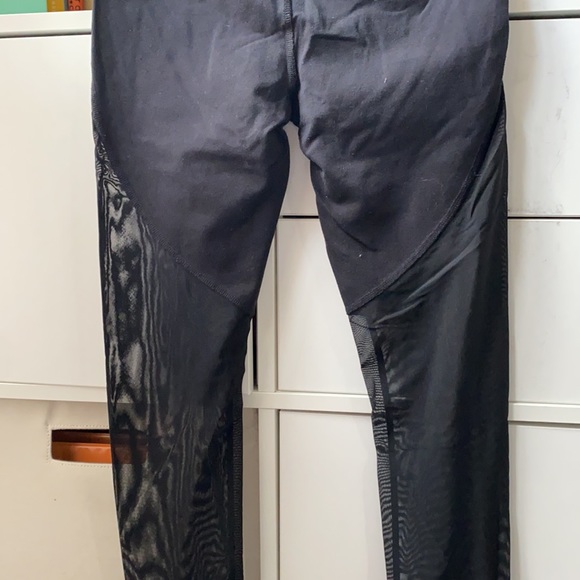 Alo Women’s Leggings - Picture 4 of 5
